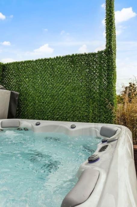 Schitterende Loft Met Jacuzzi En Sauna In แมคเคอเลอ ภายนอก รูปภาพ